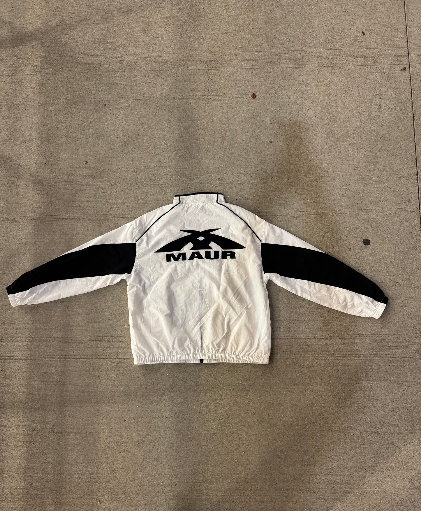 WHITE WINDBREAKER